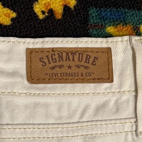 LEVI Signature White Ramie Fabric Blend Shorts / Size 16 Misses - Picture 6 of 7
